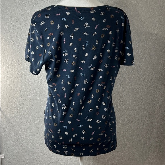 Eddie Bauer women Dark Blue Short Sleeve Tee with Fun Patterns. Size M. - Picture 4 of 13
